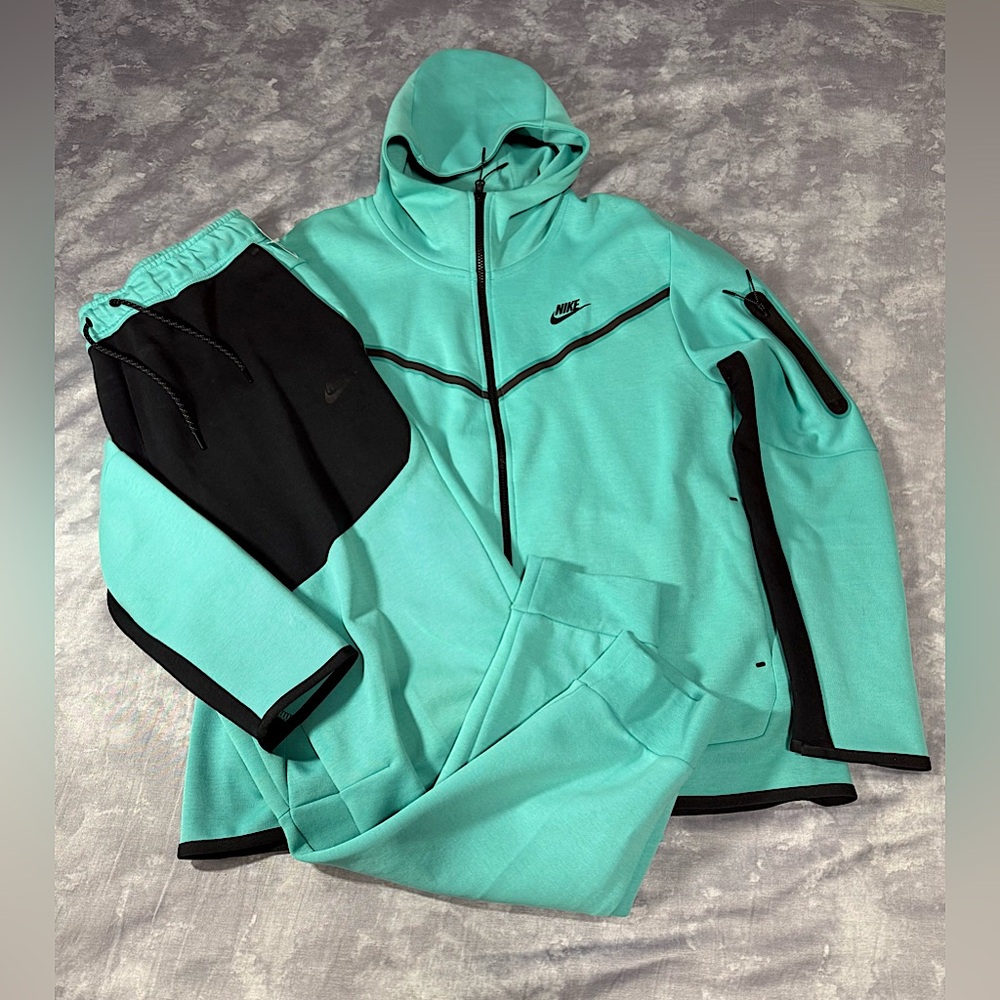 Nike Tech Fleece joggers